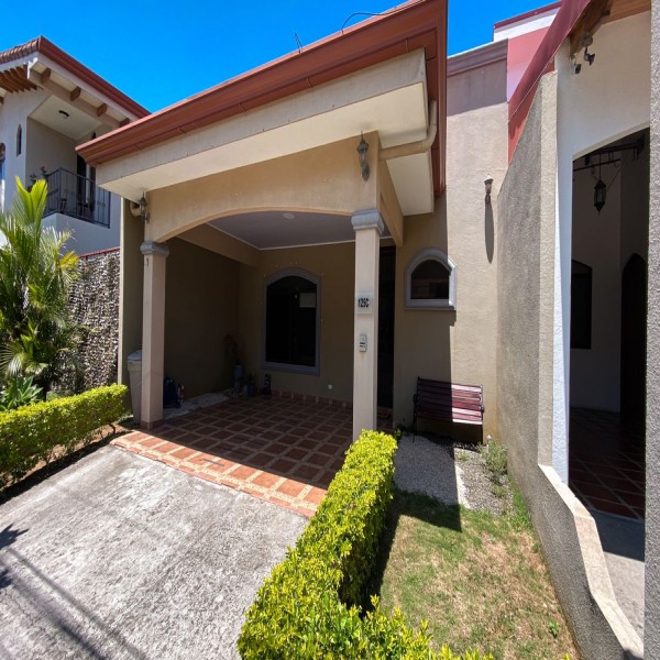 Galeria SE VENDE LINDA CASA EN ALAJUELA